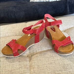 ERIC MICHAEL PIEL NATURAL RED TEXTURED LEATHER  STRAPS,  WEDGE SANDALS  SZ 40